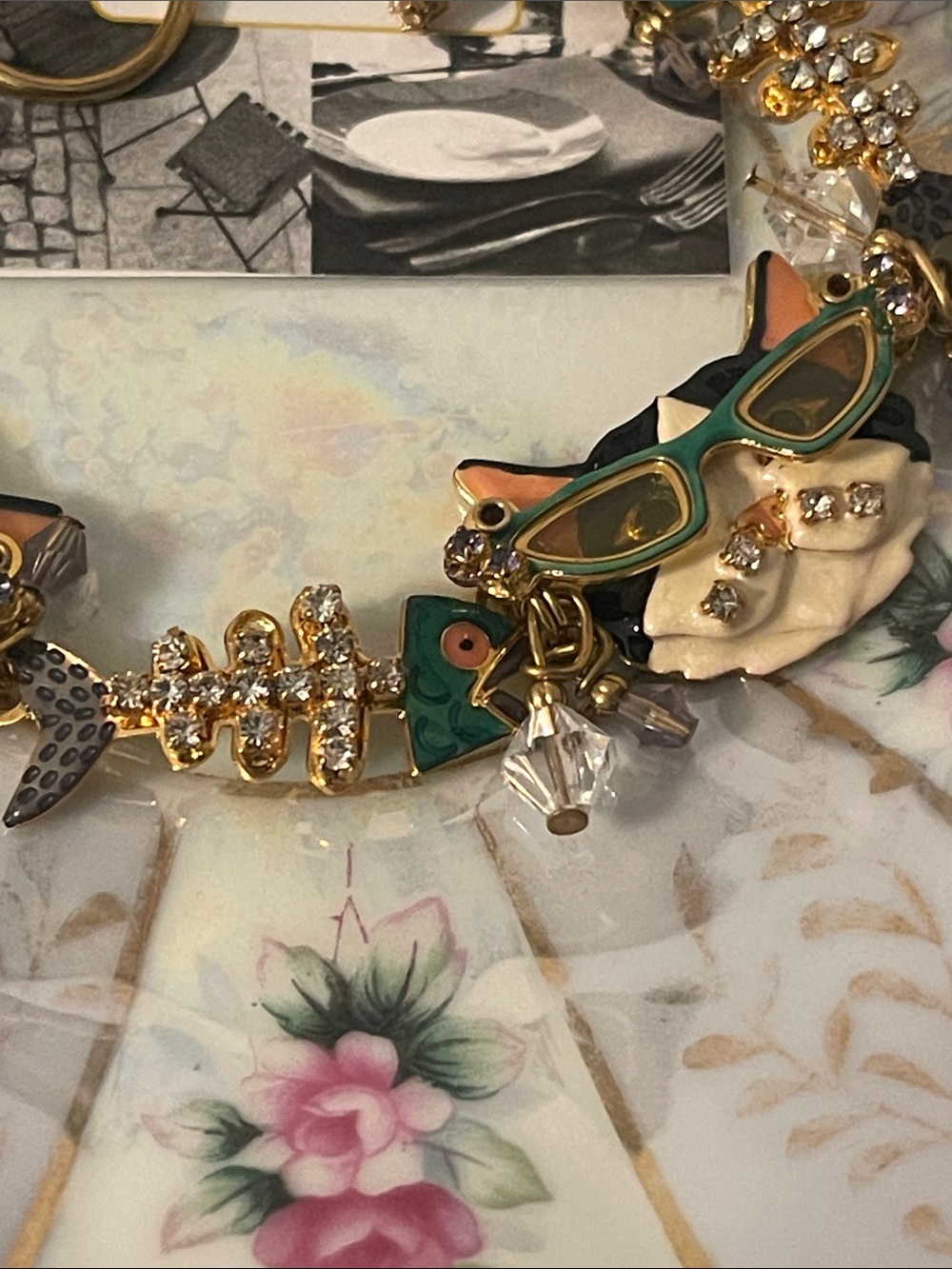Vintage LATR 2GO “Glamour Puss” Cat Enamel Charm Bracelet - Picture 4 of 12